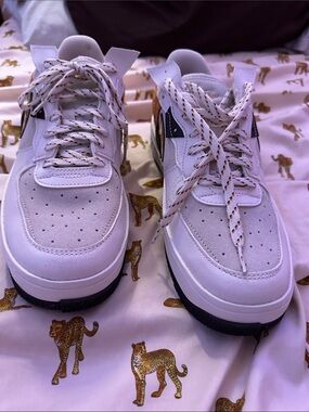 Nike White Low-Top Men's Sneakers with Black Soles